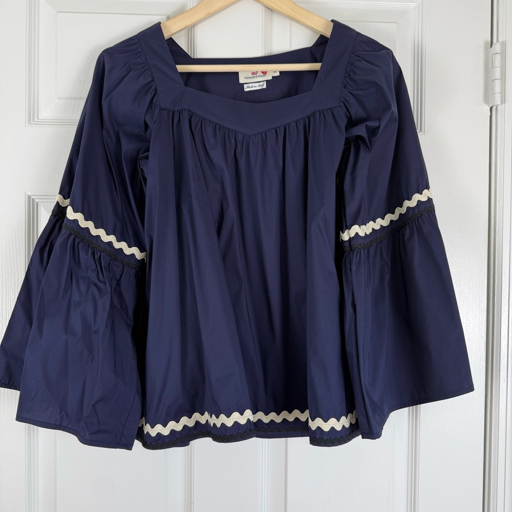 Vineyard Vines Navy Blouse with Cream Trim XS